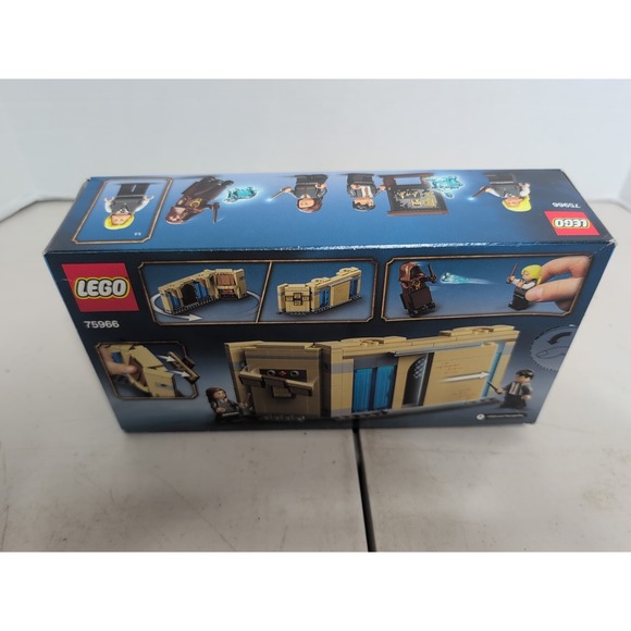 NEW LEGO Harry Potter: Hogwarts Room of Requirement (75966) - Picture 3 of 3